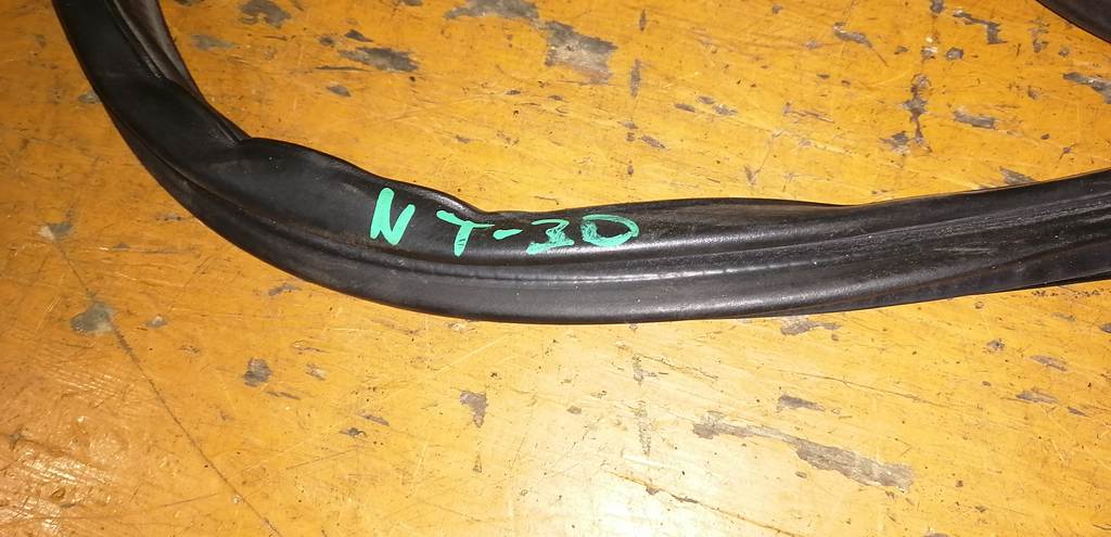 X-TRAIL NT30 УПЛОТНЕНИЕ 5-Й ДВЕРИ Nissan X-Trail 1