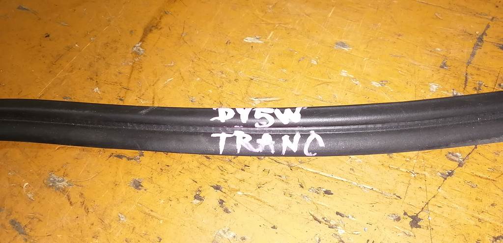 DEMIO DY5W УПЛОТНЕНИЕ 5-Й ДВЕРИ Mazda Demio 1