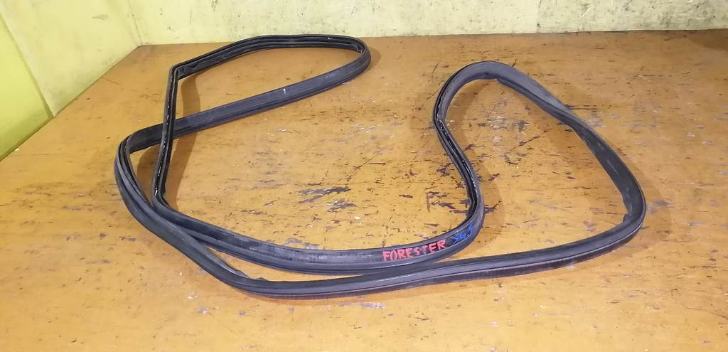уплотнительная резинка багажника Subaru Forester 0