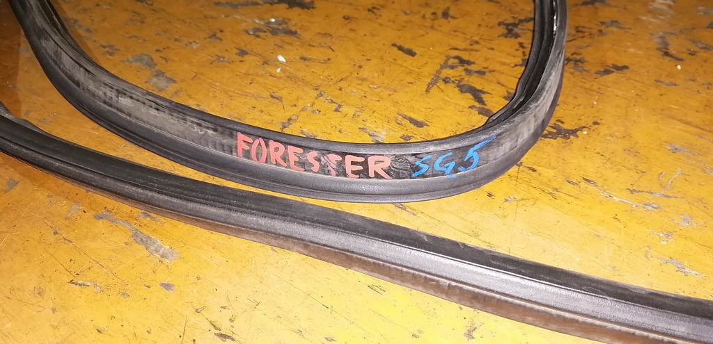 FORESTER SG5 УПЛОТНЕНИЕ 5-Й ДВЕРИ Subaru Forester 1