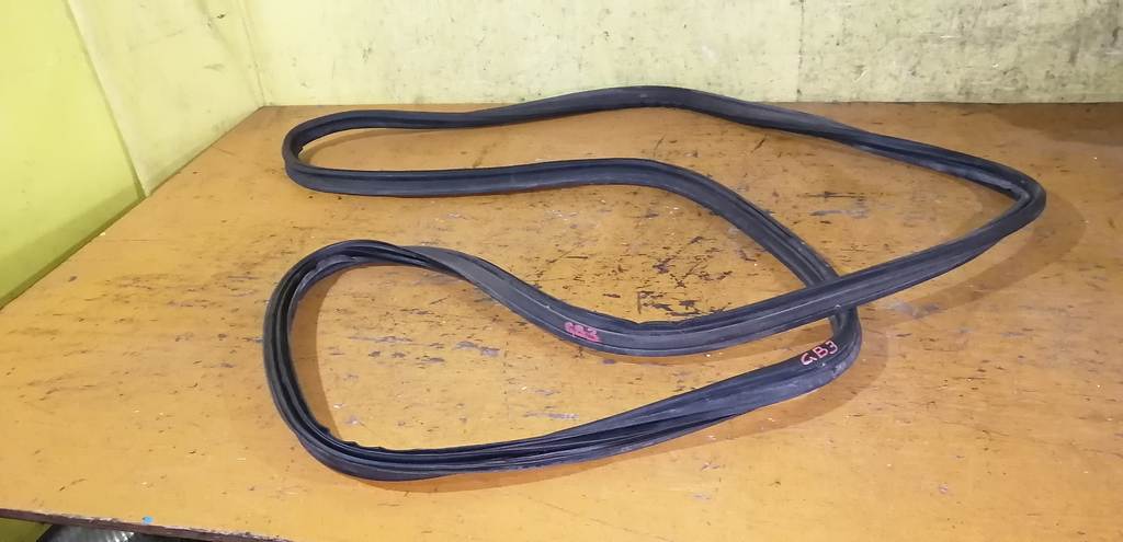 уплотнительная резинка багажника Honda Freed 0