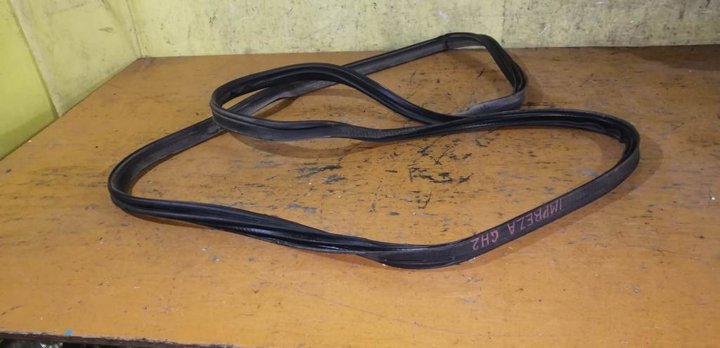 уплотнительная резинка багажника Subaru Impreza 0