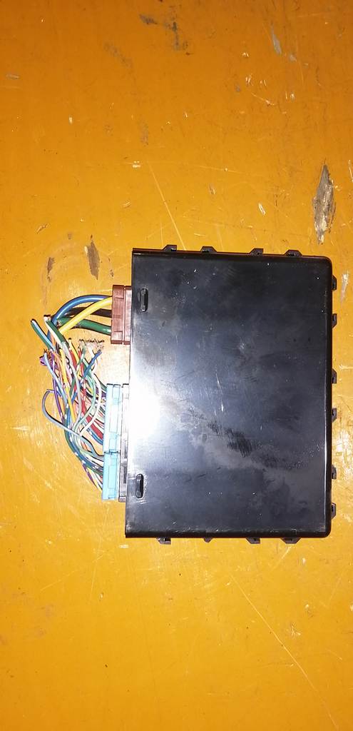 блок управления дверьми Honda Freed 3