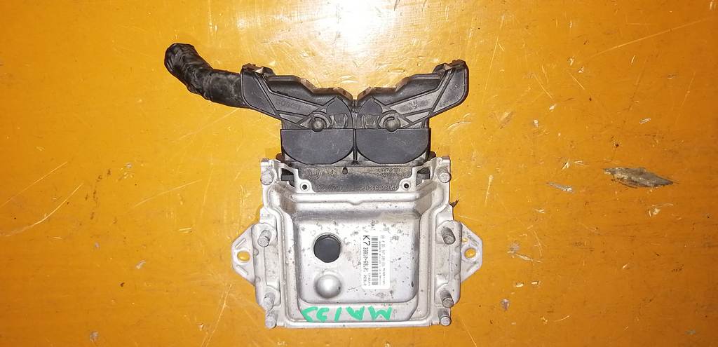 блок управления двс Suzuki Solio 0