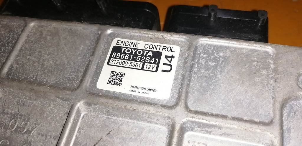 блок управления двс Toyota Vitz 3