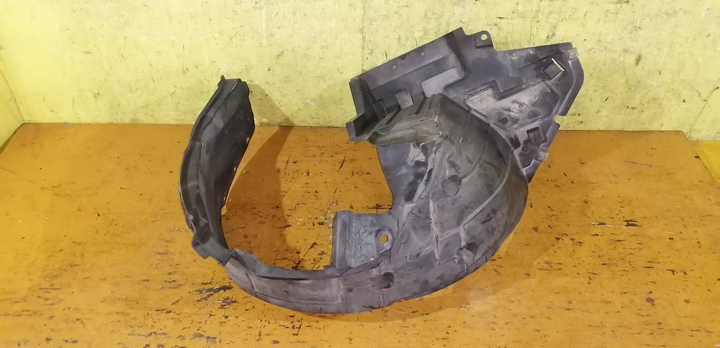 подкрылок Nissan March 0