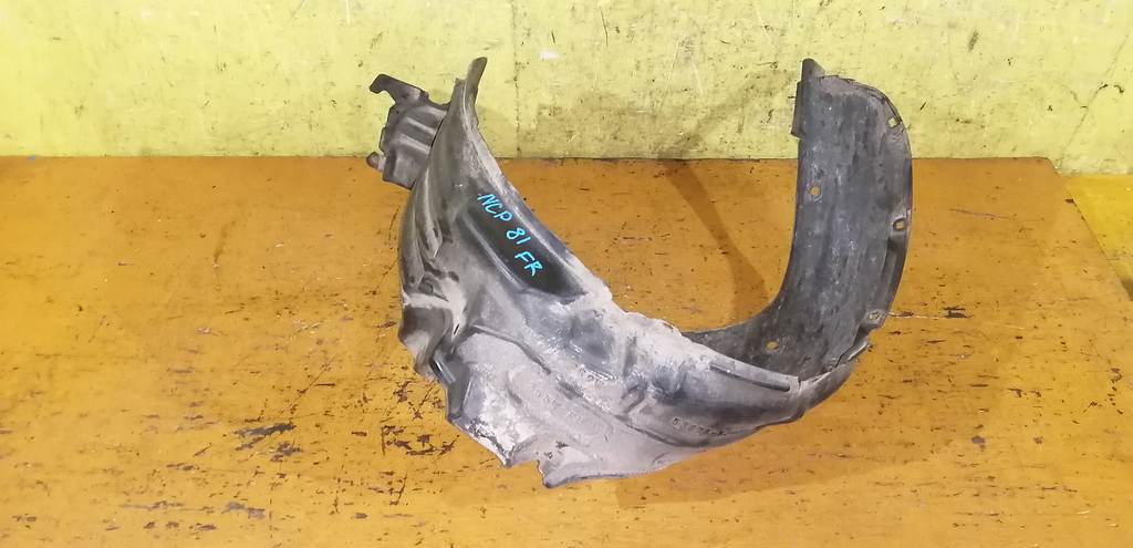 подкрылок Toyota Sienta 0