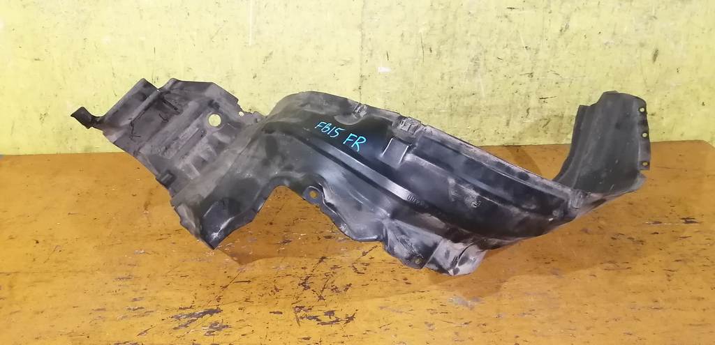 подкрылок Nissan Sunny 0