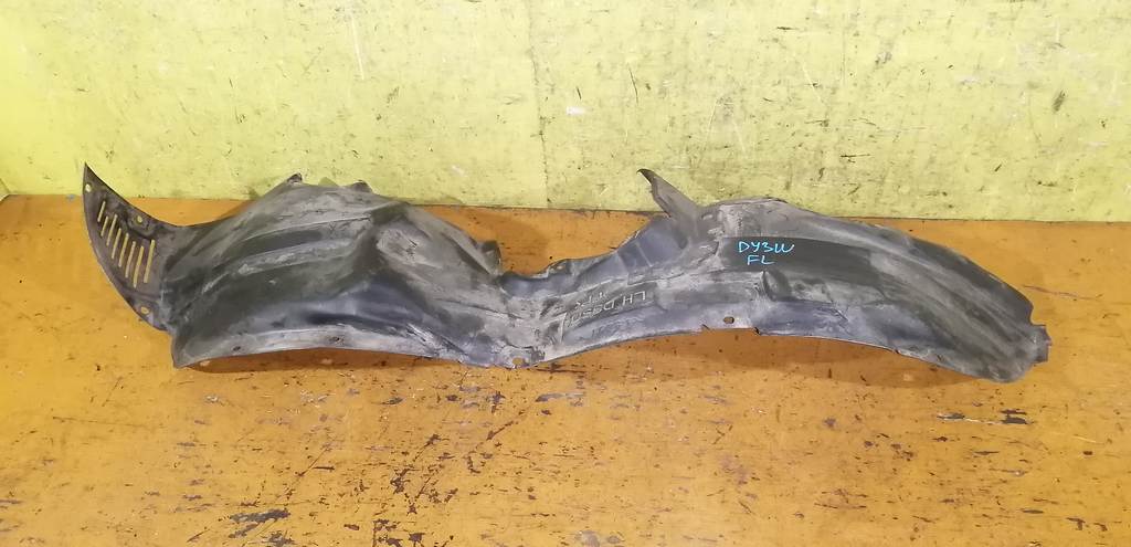 подкрылок Mazda Demio 0