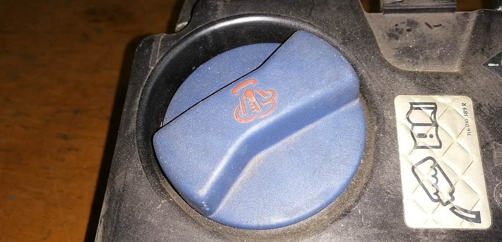 TOUAREG 7L7 БАЧОК РАСШИРИТЕЛЬНЫЙ Volkswagen Touareg 1