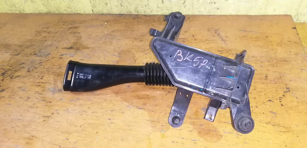 воздухозаборник Mazda Axela 0