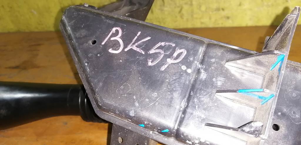 AXELA BK5P ВОЗДУХОЗАБОРНИК ДЕФЕКТ Mazda Axela 1