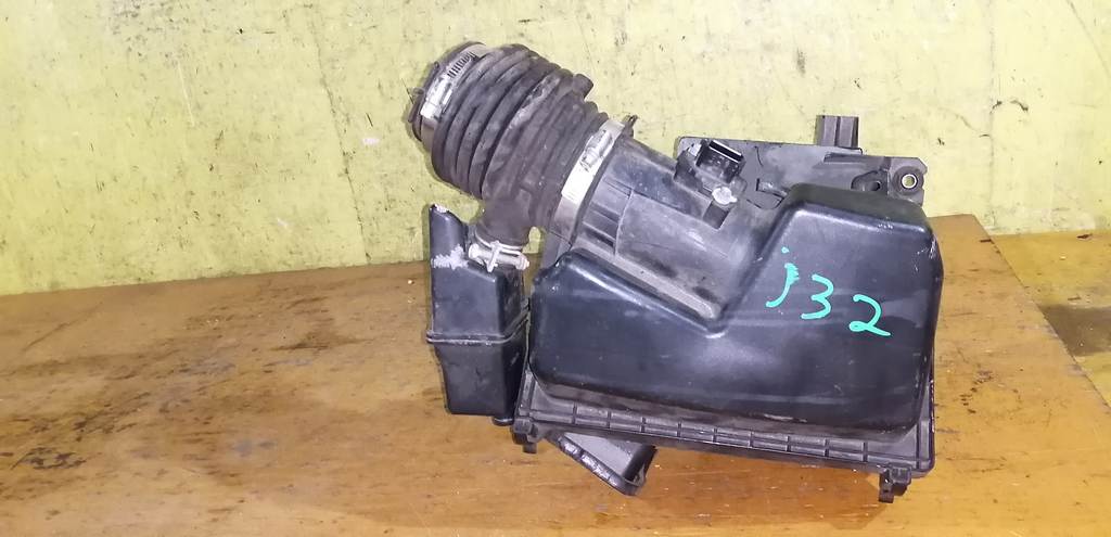 корпус воздушного фильтра Nissan Teana 0