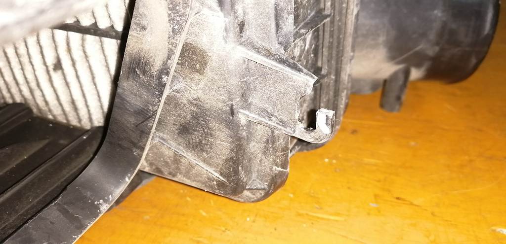 корпус воздушного фильтра Mitsubishi Outlander 3