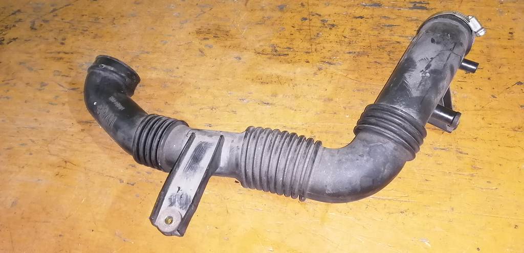 DEMIO DW3W ГОФРА ВОЗДУШНОГО ФИЛЬТРА Mazda Demio 1