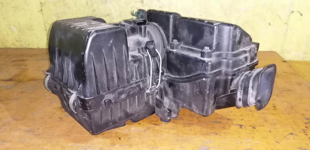 корпус воздушного фильтра Suzuki Swift 3