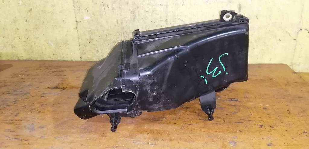 корпус воздушного фильтра Nissan Teana 0