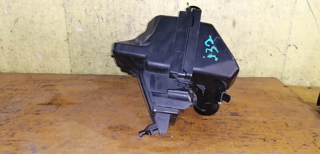 корпус воздушного фильтра Nissan Teana 0