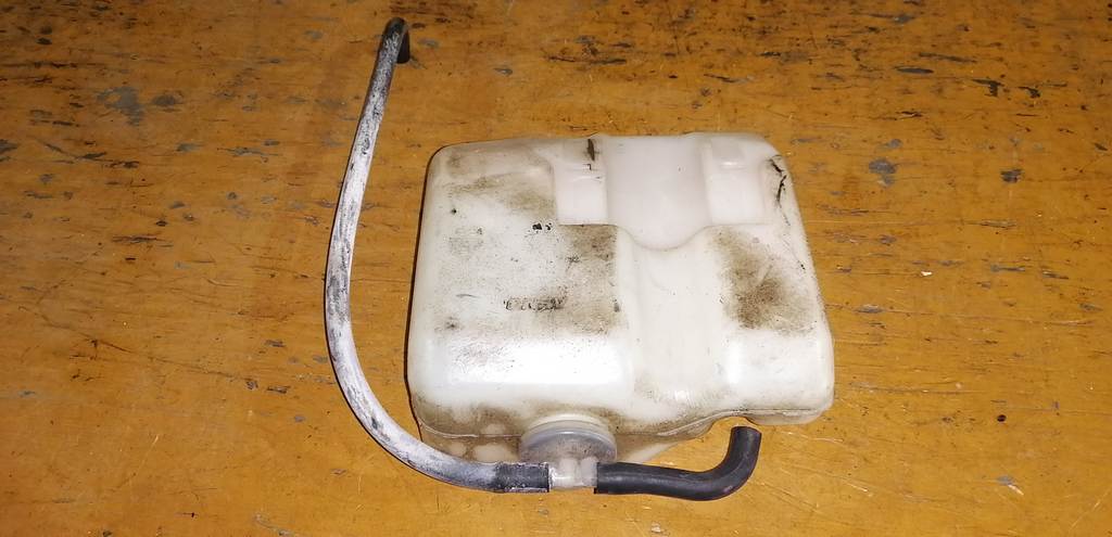 DEMIO DW3W БАЧОК РАСШИРИТЕЛЬНЫЙ Mazda Demio 1