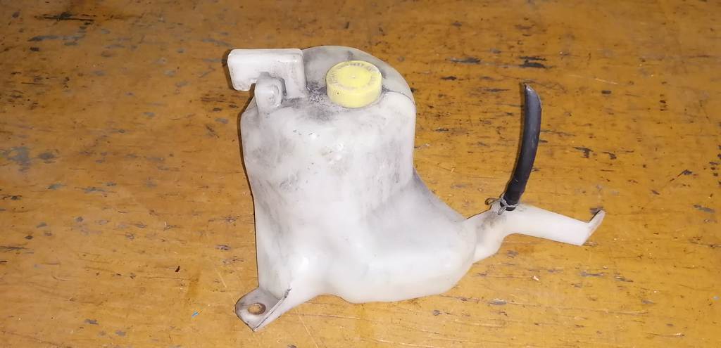 CUBE AZ10 БАЧОК РАСШИРИТЕЛЬНЫЙ Nissan Cube 1