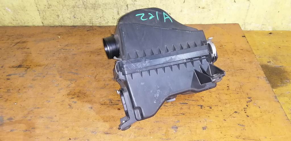 корпус воздушного фильтра Mitsubishi Colt 0