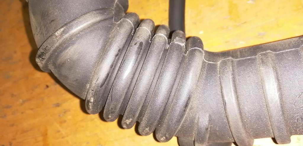 COLT Z21A ГОФРА ВОЗДУШНОГО ФИЛЬТРА Mitsubishi Colt 1