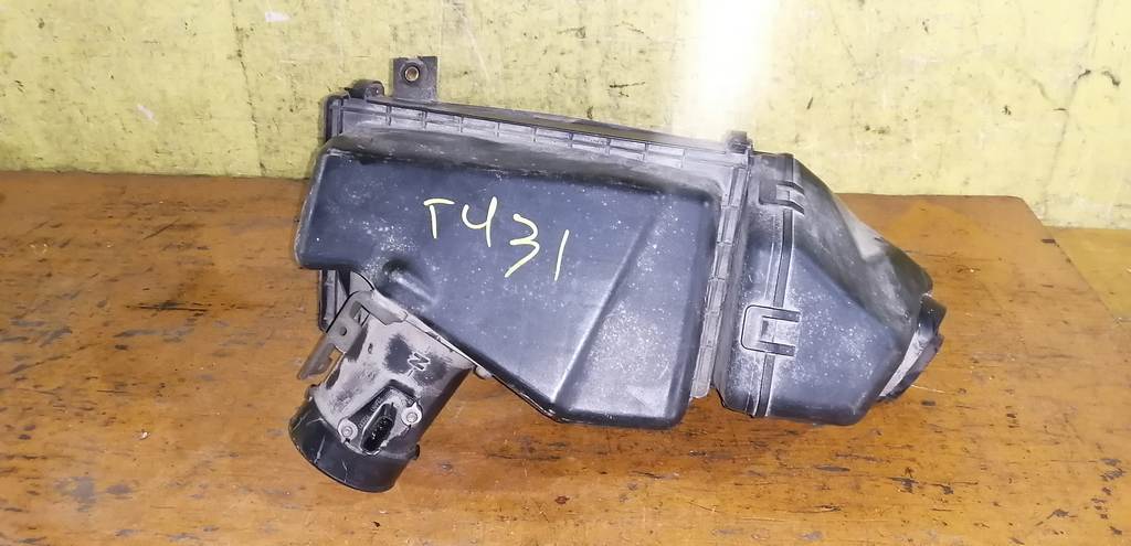 корпус воздушного фильтра Nissan Presage 0