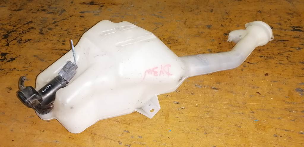 бачок омывателя Mazda Demio 0