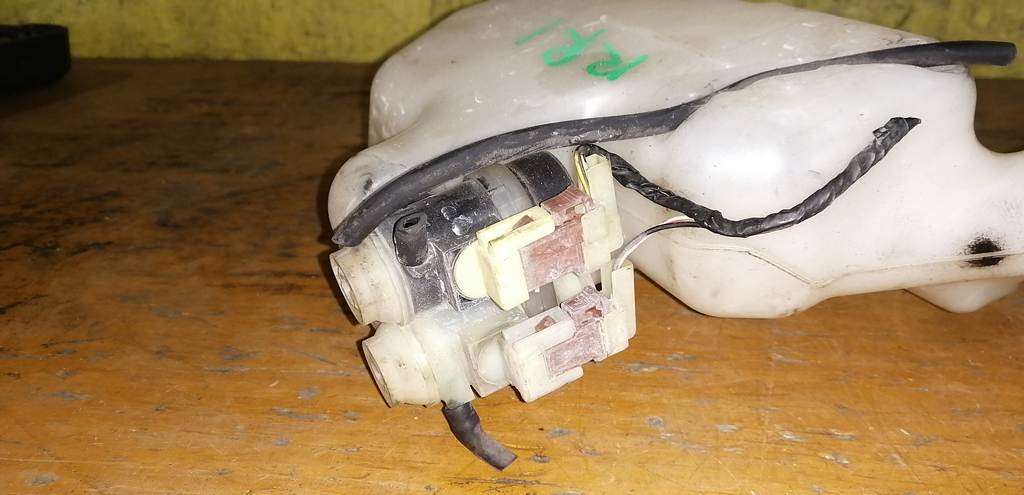 ELYSION RR1 БАЧОК ОМЫВАТЕЛЯ+МОТОРЧ. Honda Elysion 1