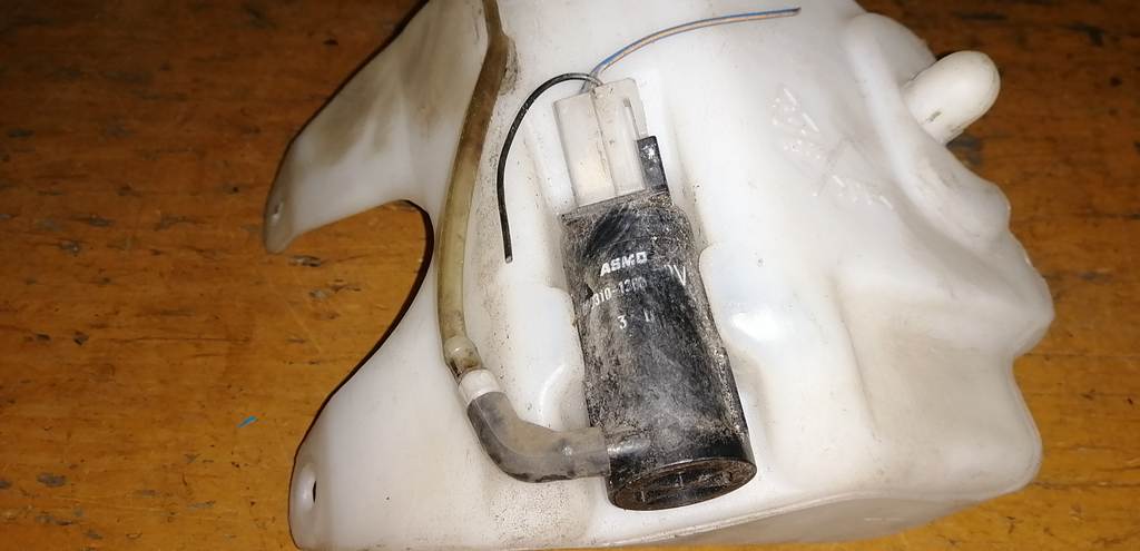 DEMIO DW3W БАЧОК ОМЫВАТЕЛЯ+МОТОРЧ. Mazda Demio 1