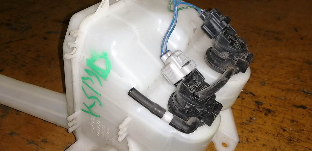 VITZ KSP90 БАЧОК ОМЫВАТЕЛЯ+МОТОРЧ. Toyota Vitz 1