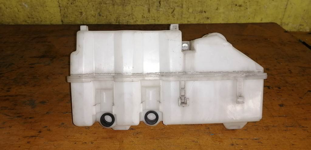 бачок омывателя Suzuki Palette 3