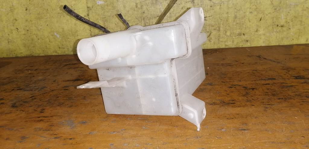 бачок омывателя Nissan Cube 3