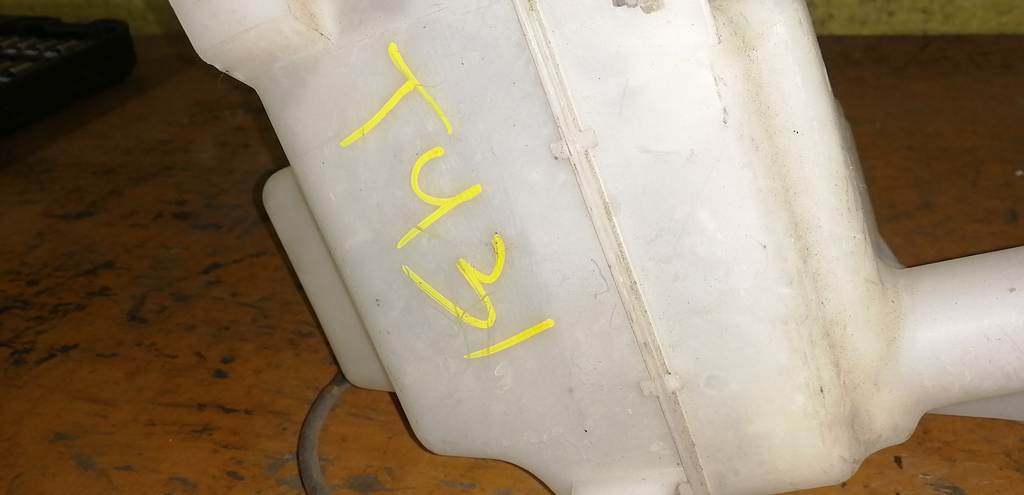 PRESAGE TU31 БАЧОК ОМЫВАТЕЛЯ+МОТОРЧ. Nissan Presage 1