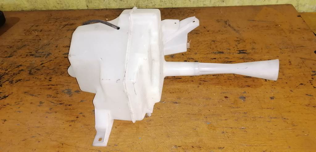 бачок омывателя Nissan Presage 3