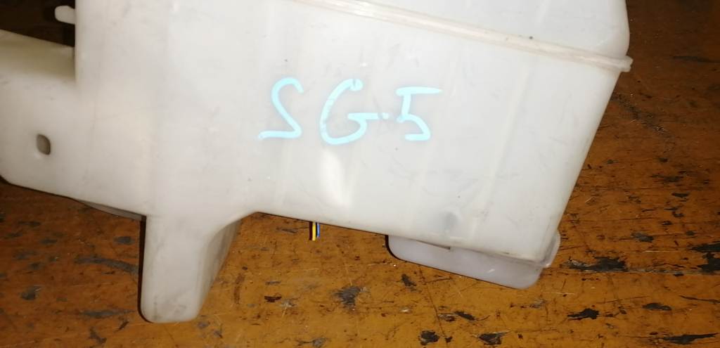 FORESTER SG5 БАЧОК ОМЫВАТЕЛЯ+МОТОРЧ. Subaru Forester 1