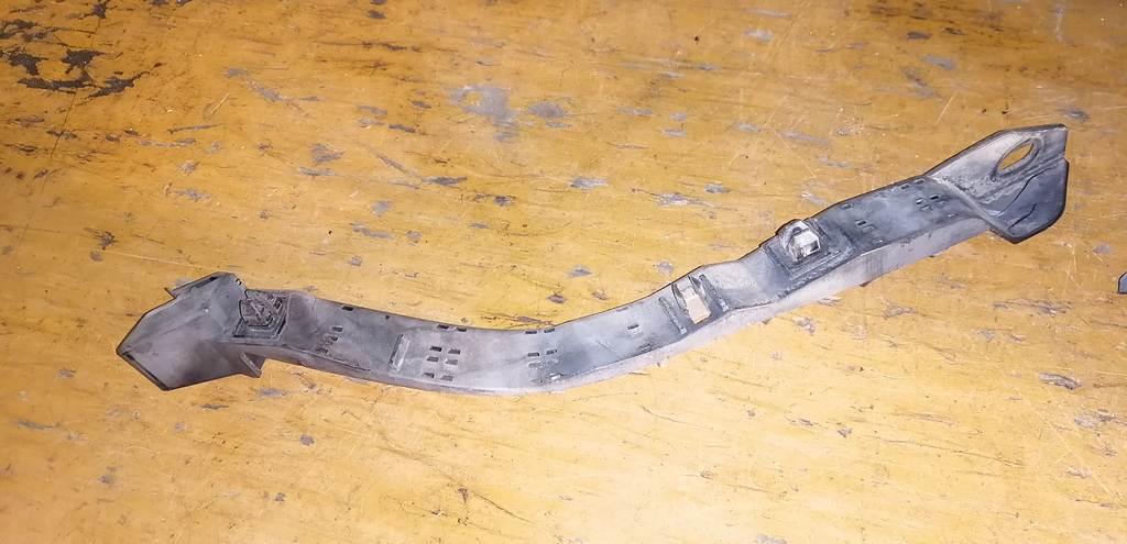 FORESTER SG5 КРЕПЕЖ БАМПЕРА ПЕРЕДНИЙ ПРАВЫЙ Subaru Forester 1