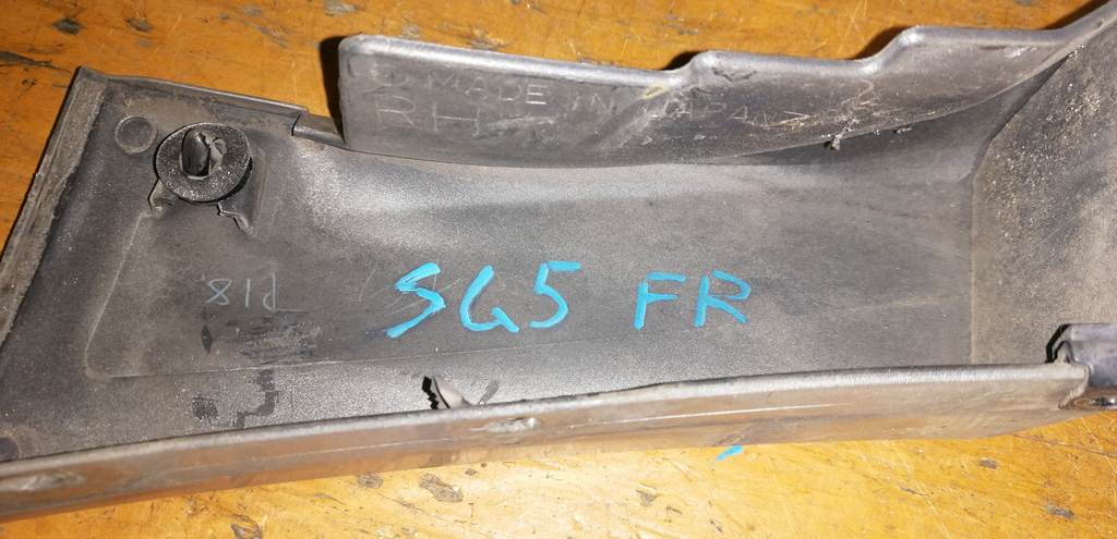 FORESTER SG5 НАКЛАДКА НА КРЫЛО ПЕРЕДНЯЯ ПРАВАЯ Subaru Forester 1