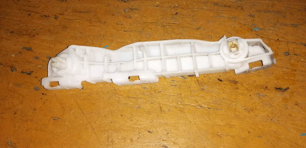 VITZ KSP90 КРЕПЕЖ БАМПЕРА ПЕРЕДНИЙ ЛЕВЫЙ Toyota Vitz 1