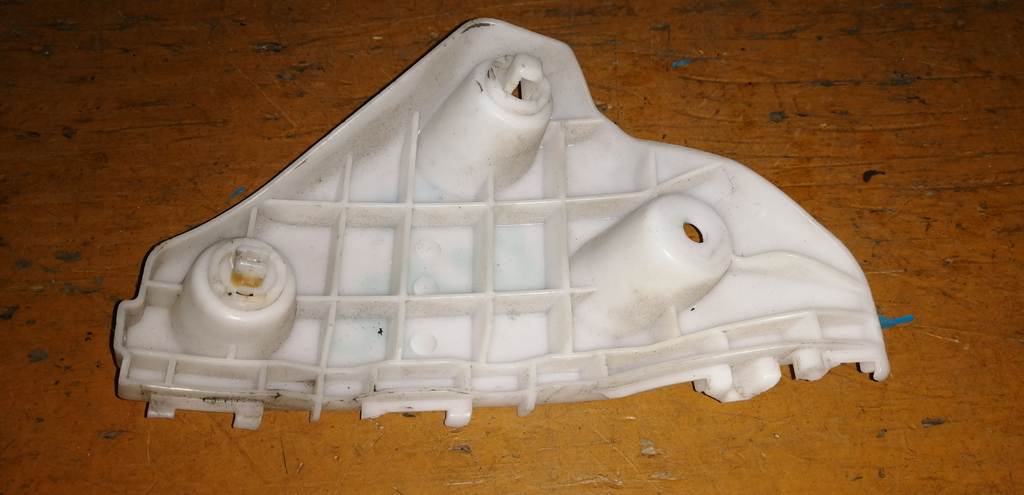 PASSO KGC30 КРЕПЕЖ БАМПЕРА ПЕРЕДНИЙ ПРАВЫЙ Toyota Passo 1