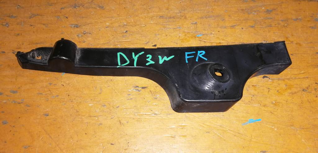 крепеж бампера Mazda Demio 0