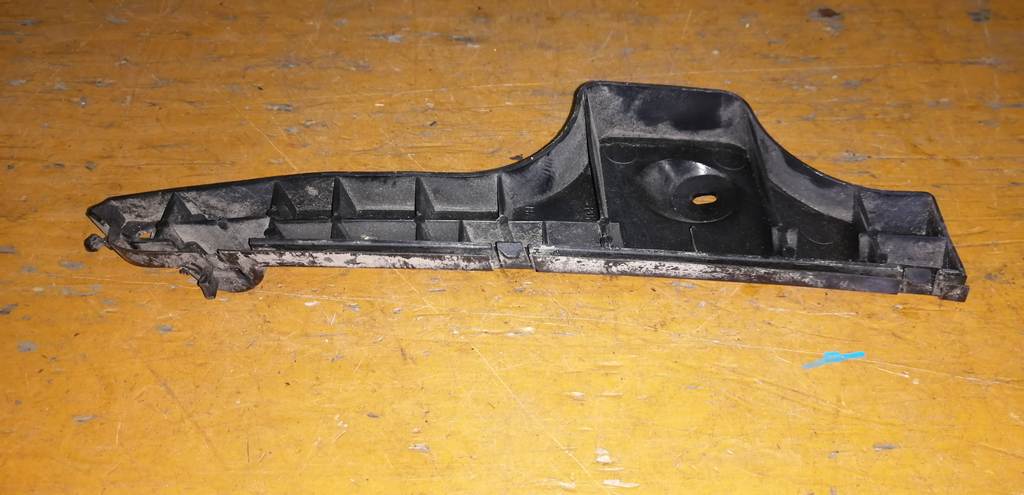 DEMIO DY3W КРЕПЕЖ БАМПЕРА ПЕРЕДНИЙ ПРАВЫЙ ДЕФЕКТ Mazda Demio 1