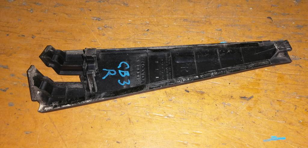 FREED GB3 МОЛДИНГ КРЫШИ ПРАВЫЙ Honda Freed 1