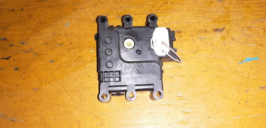 DEMIO DY3W СЕРВОПРИВОД ЗАСЛОНОК ПЕЧКИ Mazda Demio 1