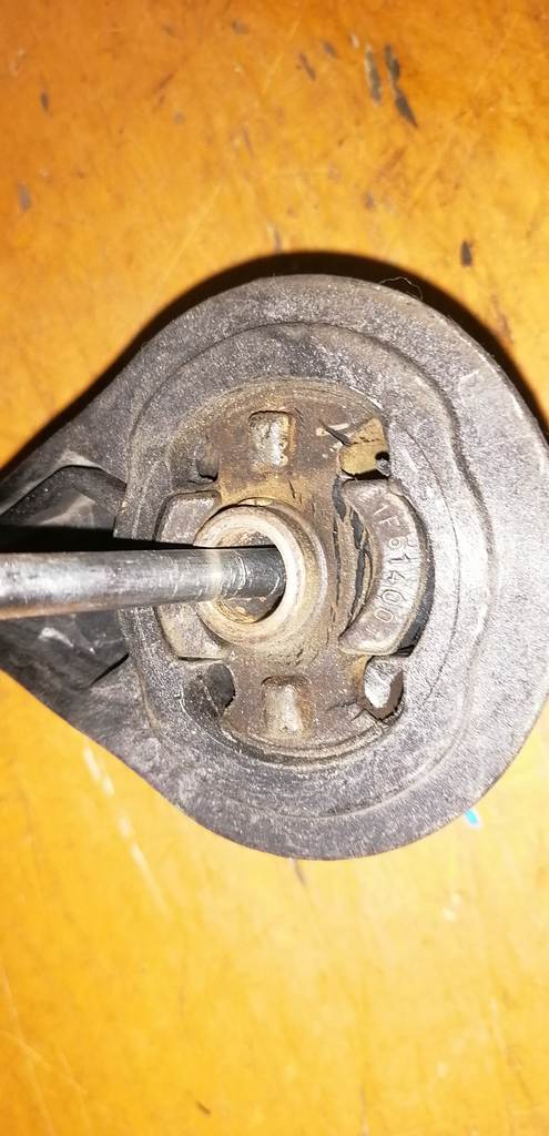 FORESTER SG5 ПОДУШКА ДВС ЗАДНЯЯ Subaru Forester 1