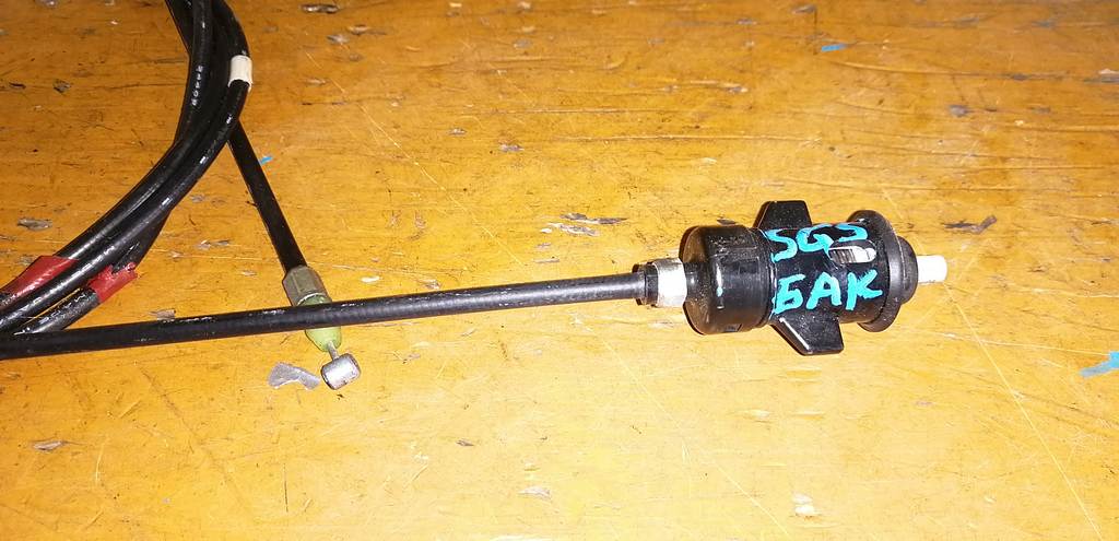 FORESTER SG5 ТРОС ЛЮЧКА БЕНЗОБАКА Subaru Forester 1