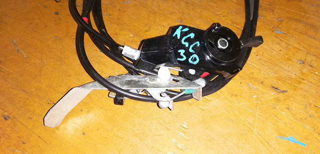 PASSO KGC30 ТРОС ЛЮЧКА БЕНЗОБАКА Toyota Passo 1