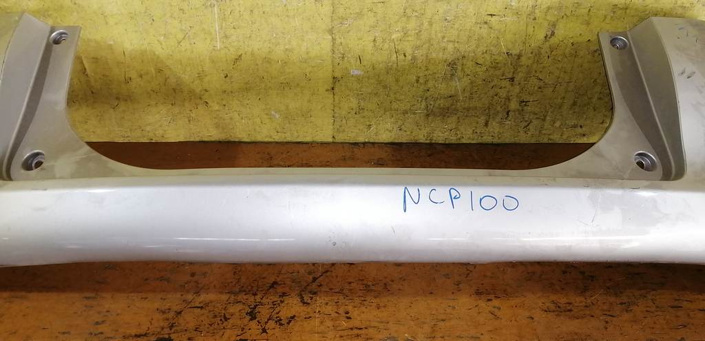 бампер Toyota Ractis 3