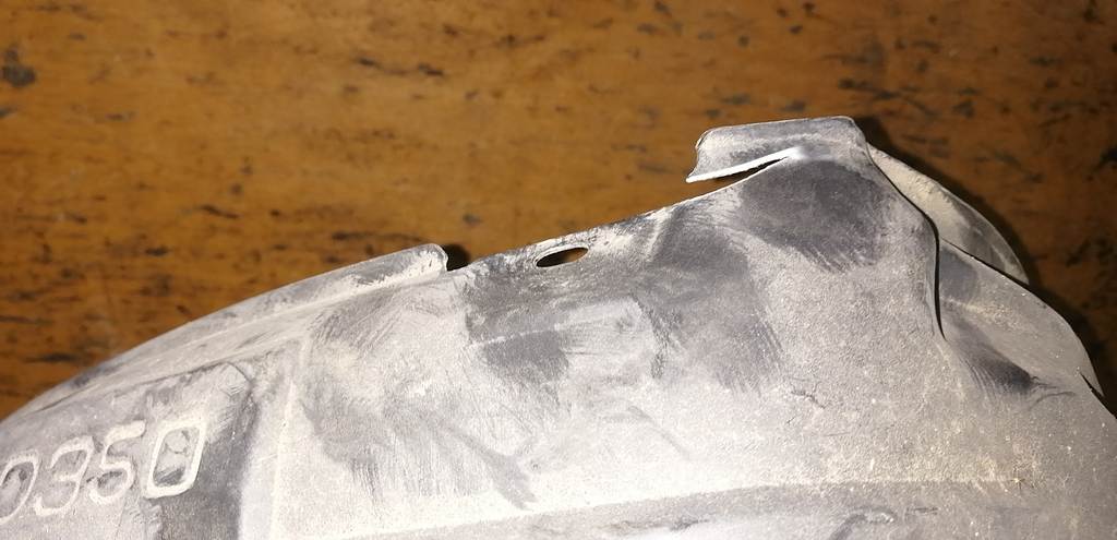 подкрылок Mazda Demio 3