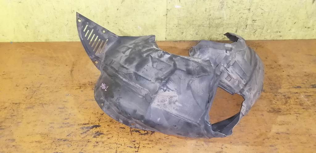 подкрылок Mazda Demio 0